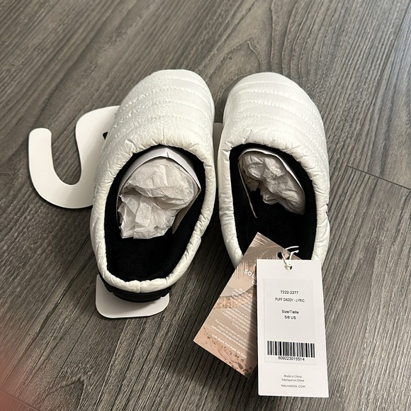 Slippers - Picture 4 of 5